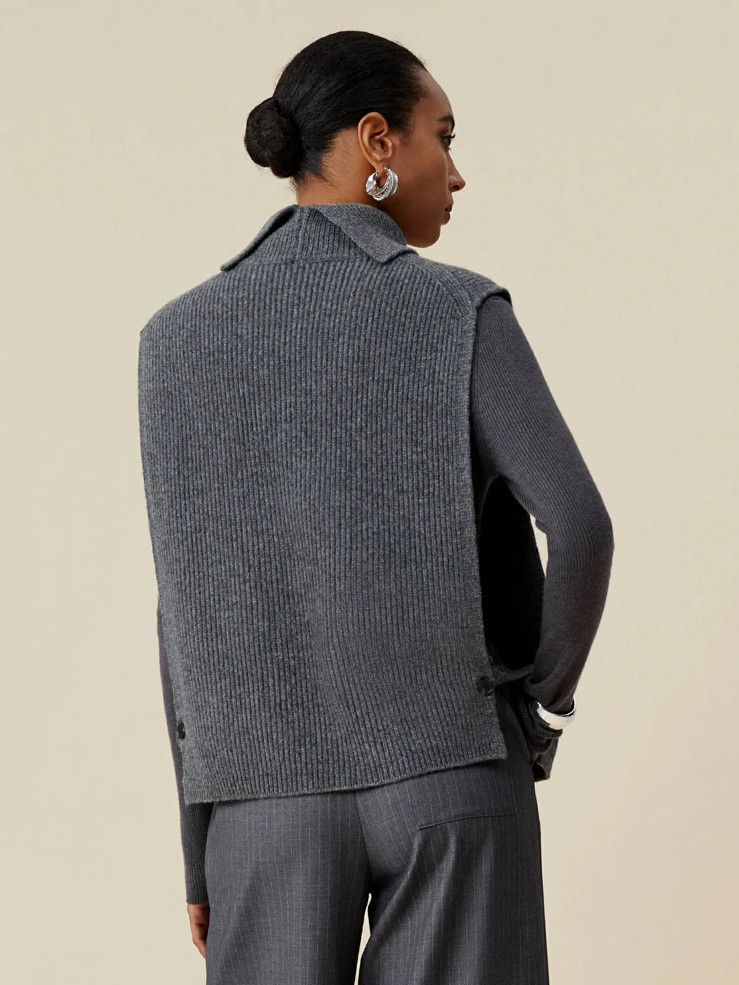 Amoretu Women's 100% Wool Lapel Sleeveless Knitted Vest