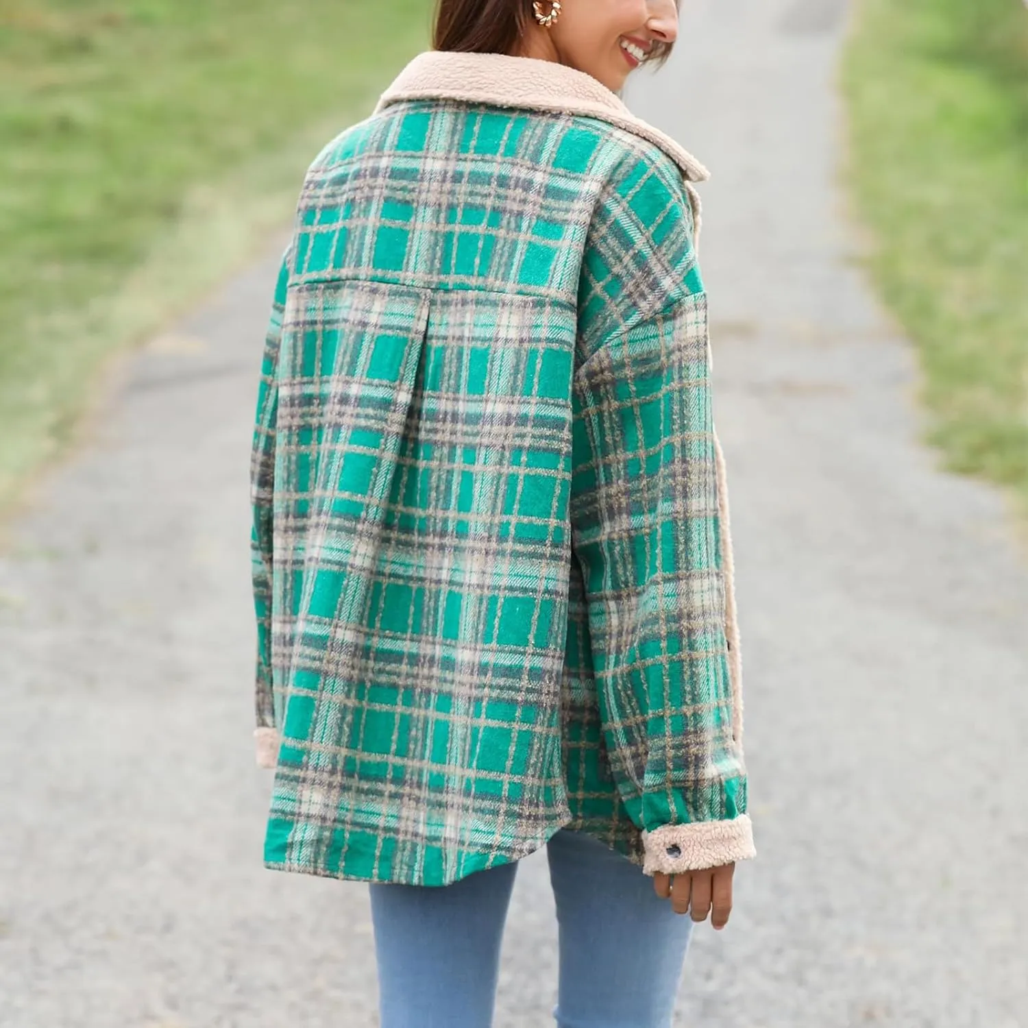 Women 2024 Hooded Flannel Jacket Warm Sherpa Shacket Fleece Lined Button Down Plaid Coat Trendy Fall Winter Outfits